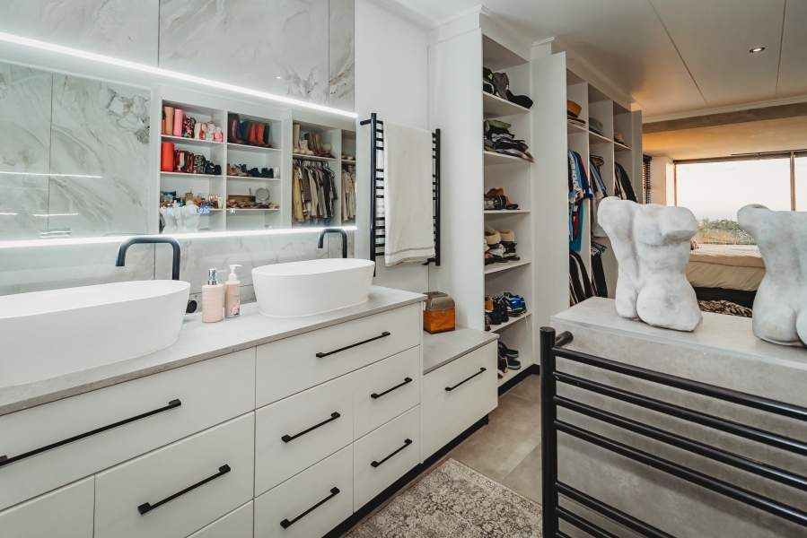 4 Bedroom Property for Sale in Herolds Bay Western Cape